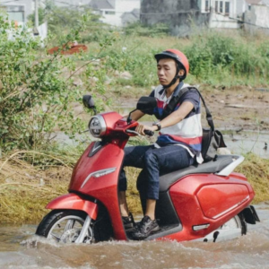 chay-xe-may-dien-mua-mua-cac-sai-lam-pho-bien-thuong-gap
