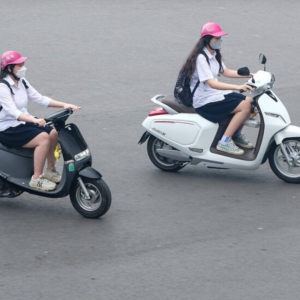 dieu-khien-xe-dap-dien-xe-may-dien-thi-co-can-bang-lai-xe-khong